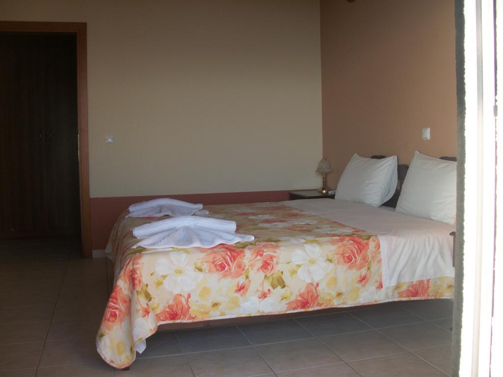 פורוס Dioni Studios & Apartments מראה חיצוני תמונה
