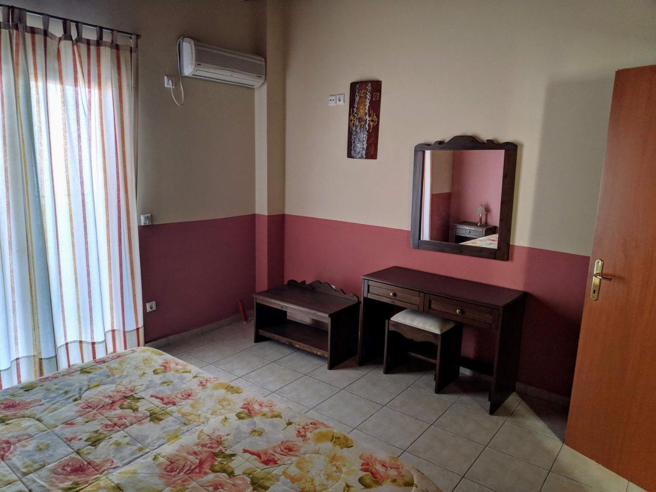 פורוס Dioni Studios & Apartments מראה חיצוני תמונה
