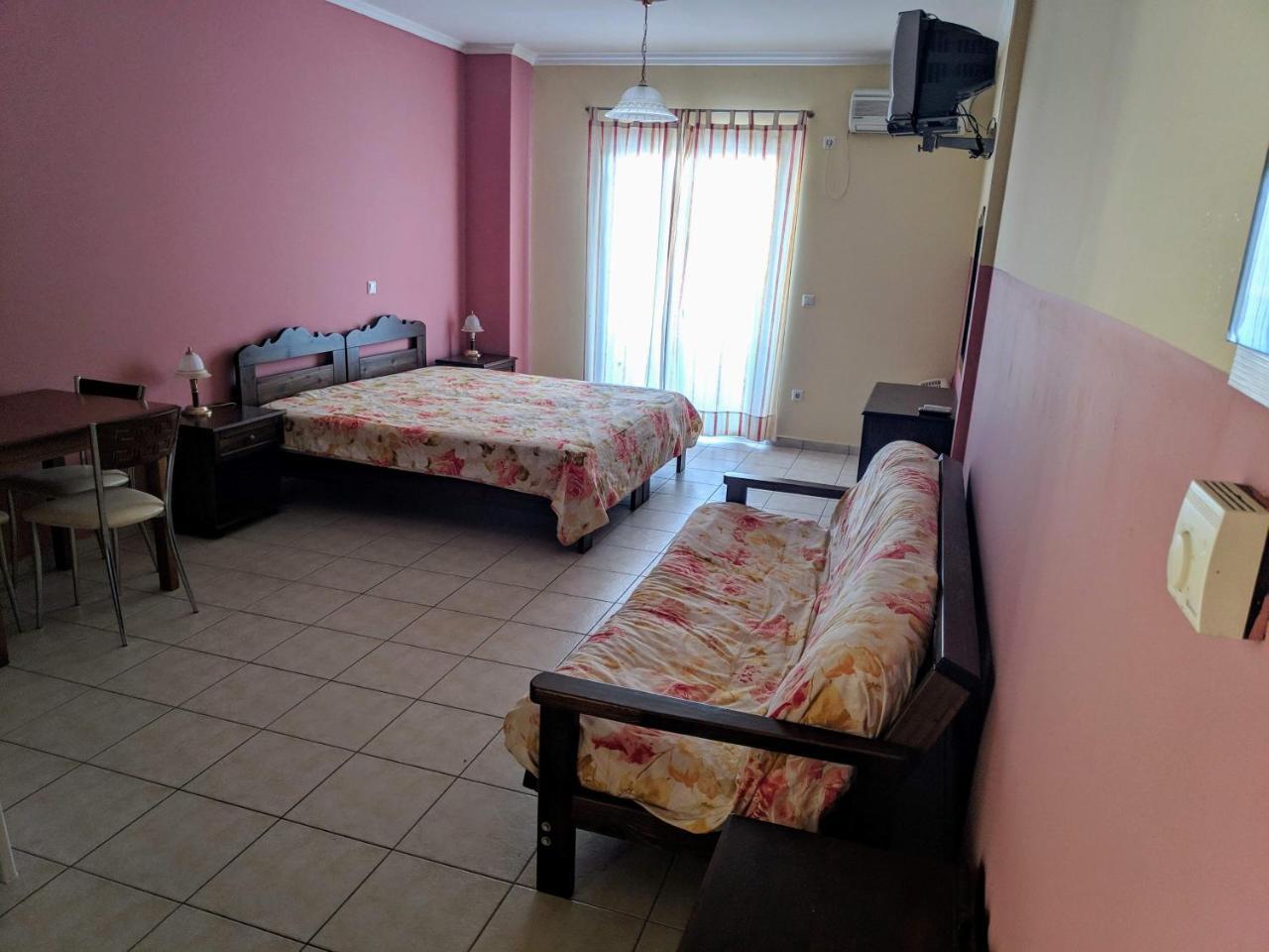 פורוס Dioni Studios & Apartments מראה חיצוני תמונה