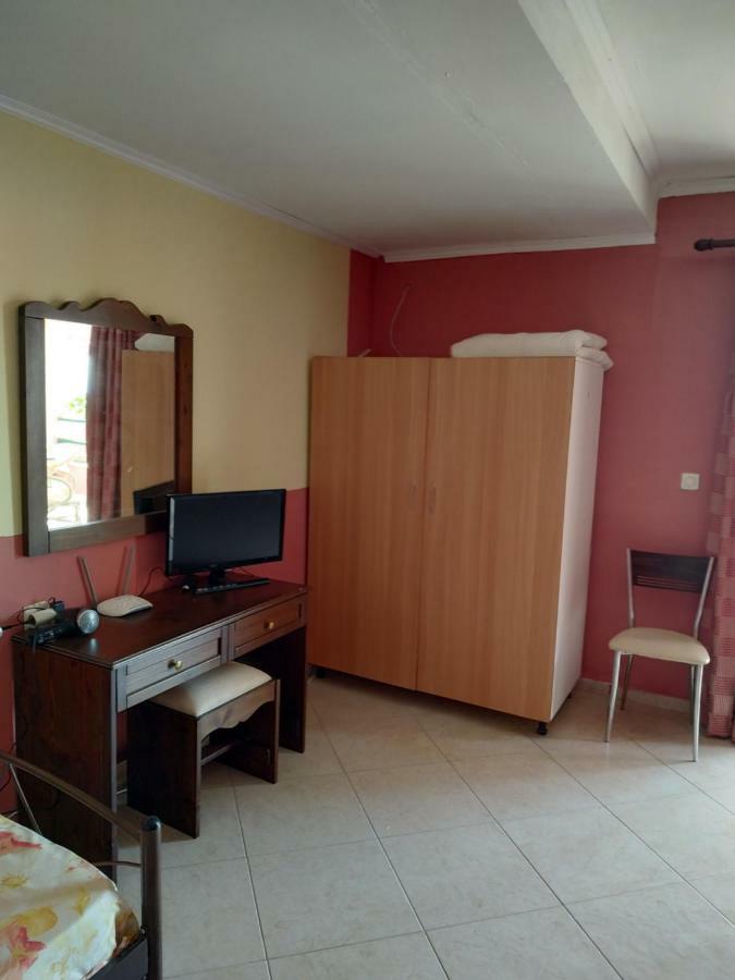 פורוס Dioni Studios & Apartments מראה חיצוני תמונה
